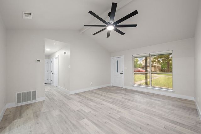 221 Lipscomb Street, Cleburne, TX 76031