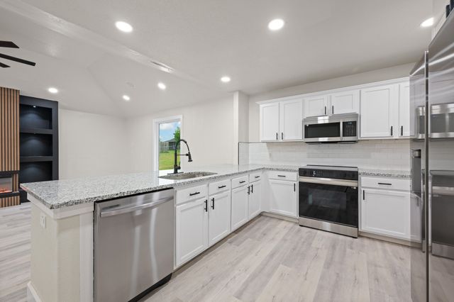 221 Lipscomb Street, Cleburne, TX 76031