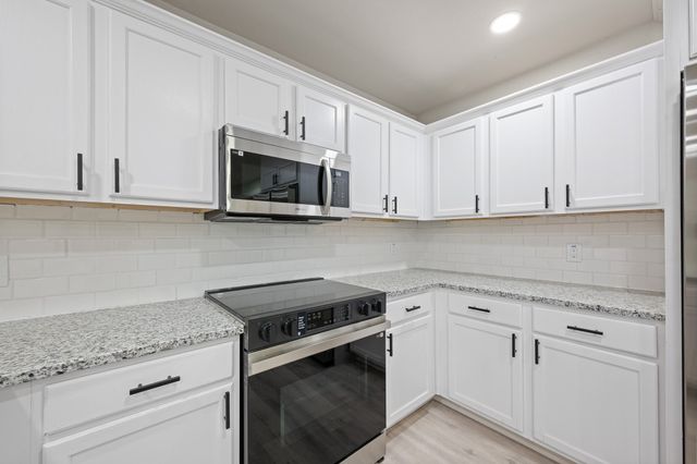 221 Lipscomb Street, Cleburne, TX 76031