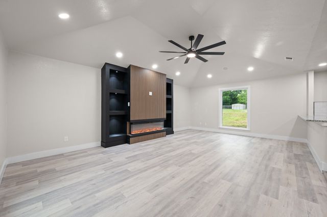 221 Lipscomb Street, Cleburne, TX 76031