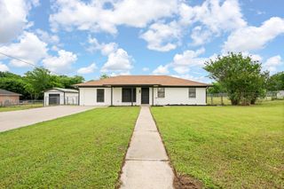 221 Lipscomb Street, Cleburne, TX 76031