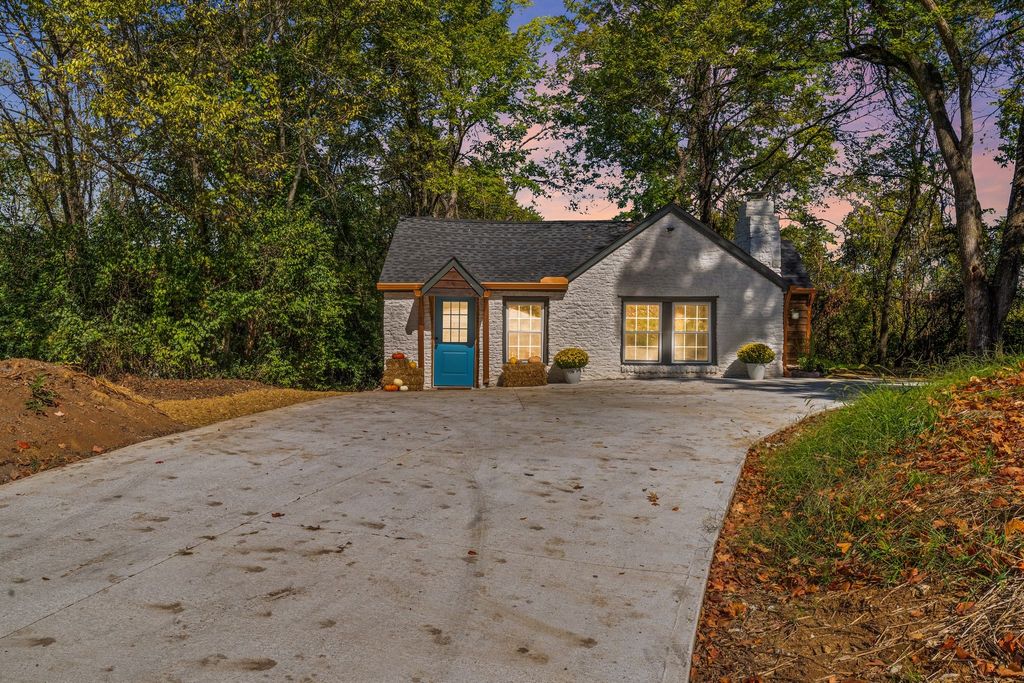 339 Ben Allen Rd, Nashville, TN 37207