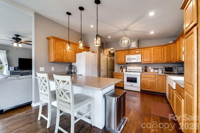 262 Sams Trail, Waynesville, NC 28786