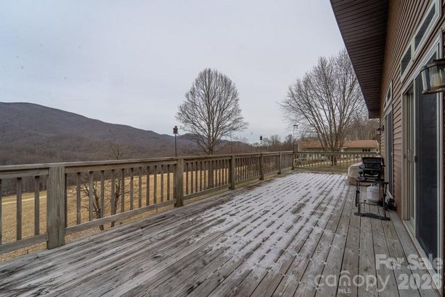 262 Sams Trail, Waynesville, NC 28786