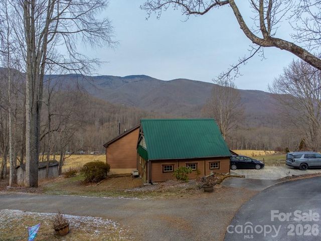 262 Sams Trail, Waynesville, NC 28786