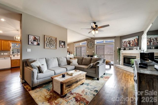 262 Sams Trail, Waynesville, NC 28786