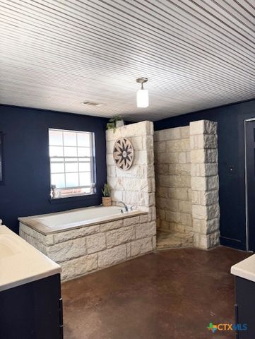 880 County Road 3100, Kempner, TX 76539