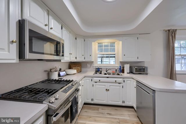 1602 VISTA RD, Lancaster, PA 17601