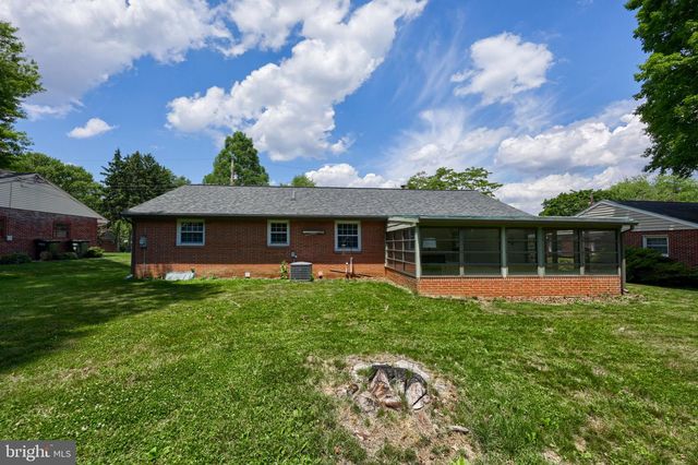 1602 VISTA RD, Lancaster, PA 17601
