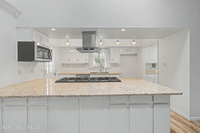 6621 Golf Club Drive, Diamondhead, MS 39525