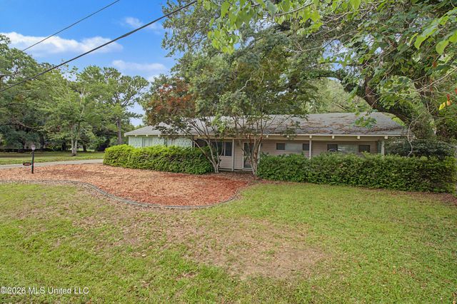 6621 Golf Club Drive, Diamondhead, MS 39525
