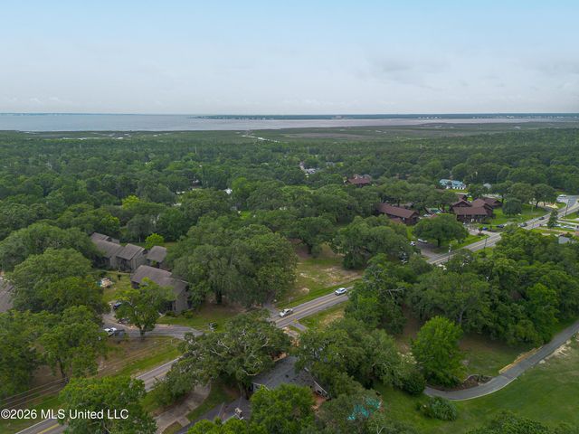 6621 Golf Club Drive, Diamondhead, MS 39525