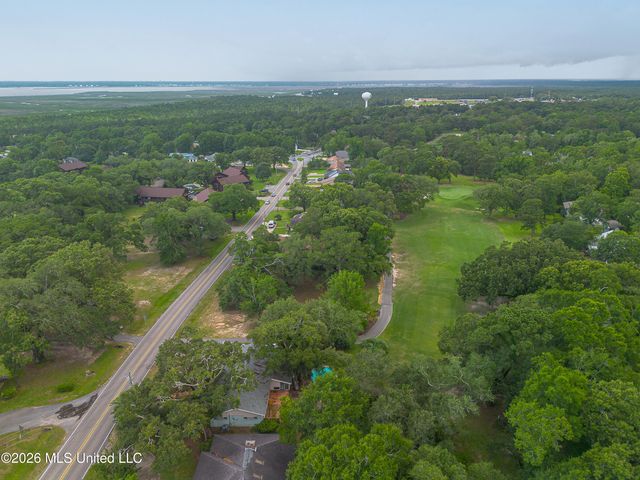 6621 Golf Club Drive, Diamondhead, MS 39525