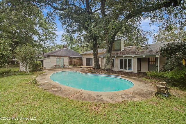 6621 Golf Club Drive, Diamondhead, MS 39525