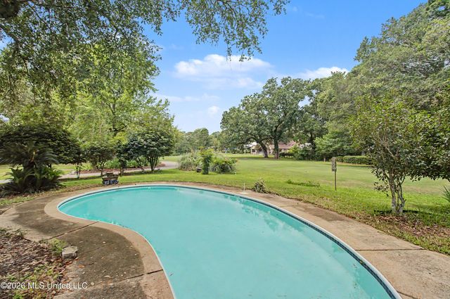 6621 Golf Club Drive, Diamondhead, MS 39525