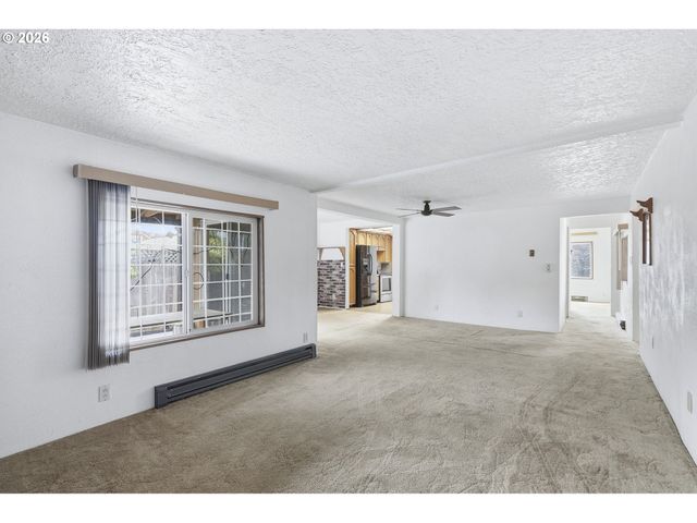 11833 Se ASH St, Portland, OR 97216