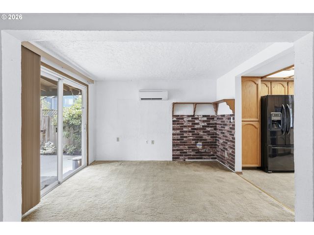 11833 Se ASH St, Portland, OR 97216