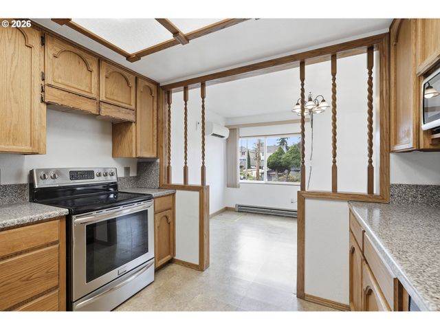11833 Se ASH St, Portland, OR 97216
