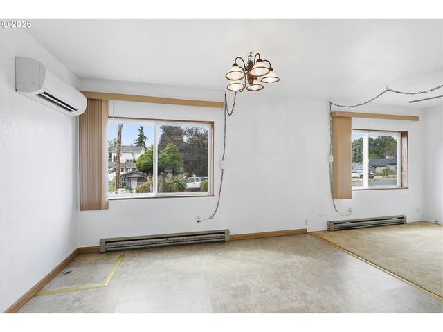 11833 Se ASH St, Portland, OR 97216