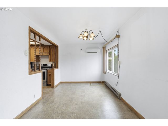 11833 Se ASH St, Portland, OR 97216