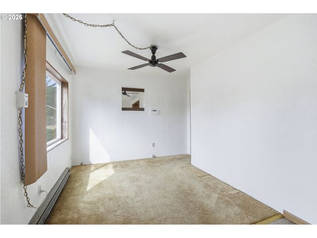 11833 Se ASH St, Portland, OR 97216