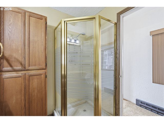 11833 Se ASH St, Portland, OR 97216