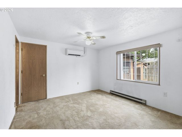 11833 Se ASH St, Portland, OR 97216
