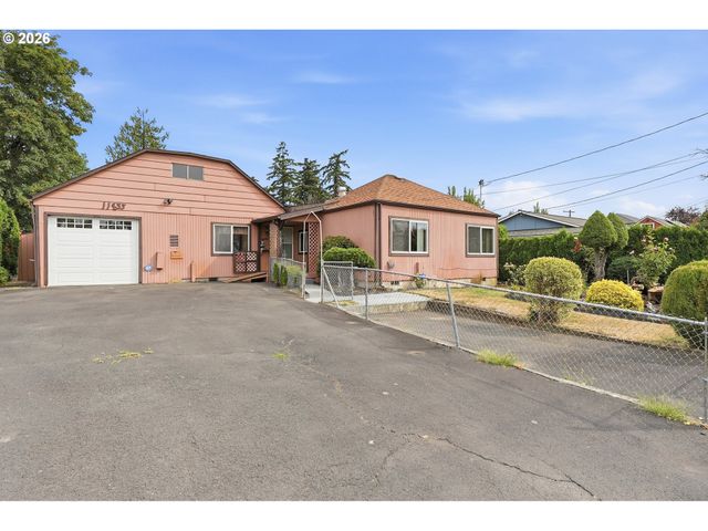 11833 Se ASH St, Portland, OR 97216