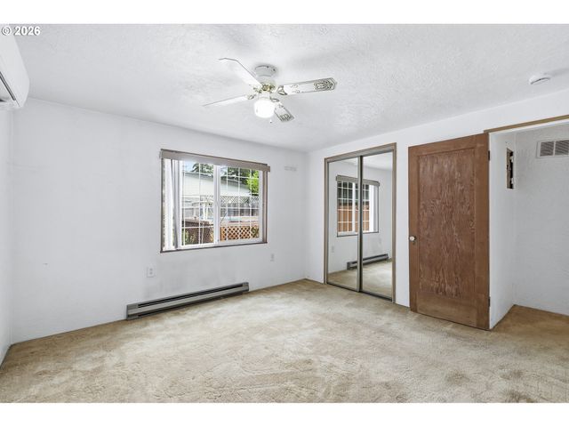 11833 Se ASH St, Portland, OR 97216