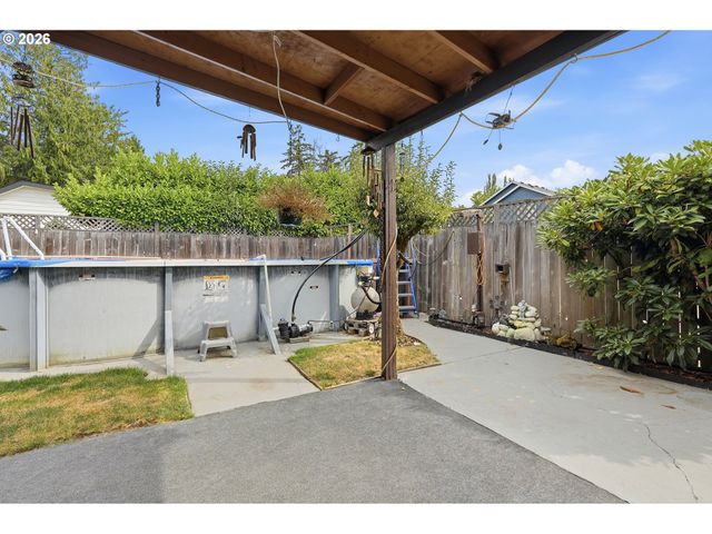 11833 Se ASH St, Portland, OR 97216