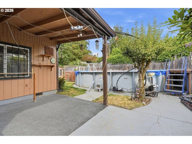 11833 Se ASH St, Portland, OR 97216