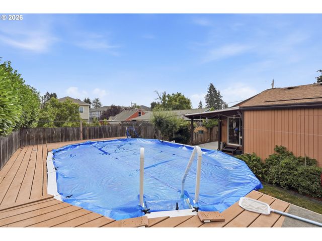 11833 Se ASH St, Portland, OR 97216