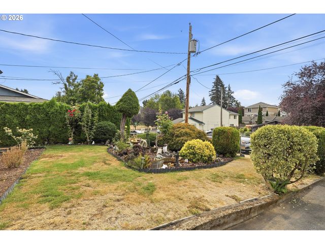 11833 Se ASH St, Portland, OR 97216