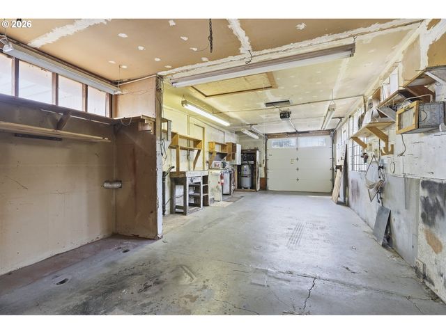 11833 Se ASH St, Portland, OR 97216