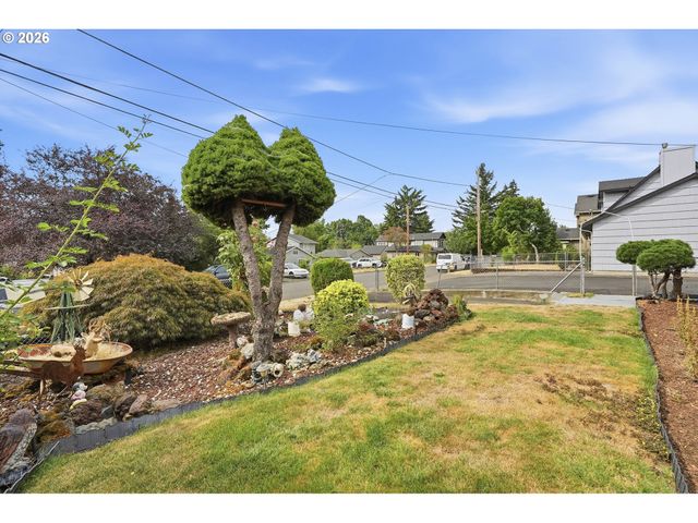 11833 Se ASH St, Portland, OR 97216