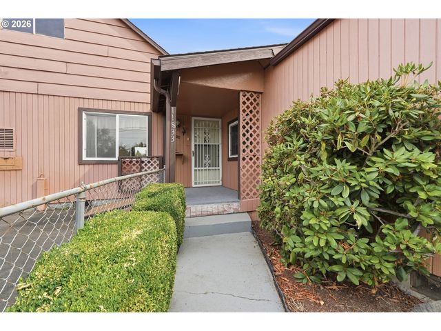 11833 Se ASH St, Portland, OR 97216
