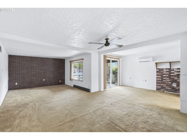 11833 Se ASH St, Portland, OR 97216