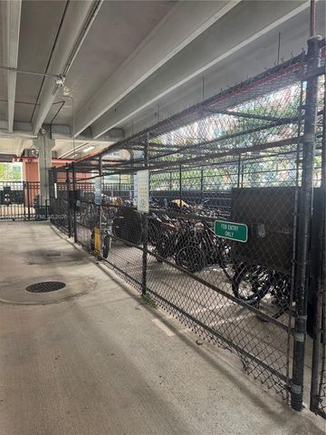 2001 Biscayne Blvd 2621, Miami, FL 33137