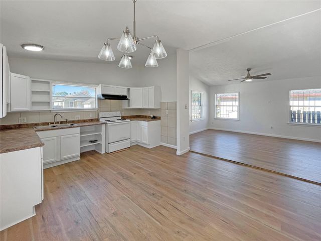 11914 Kingslake Forest Drive, Houston, TX 77044