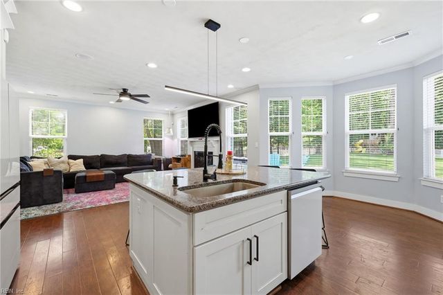 1041 Scenic BLVD, Chesapeake, VA 23322