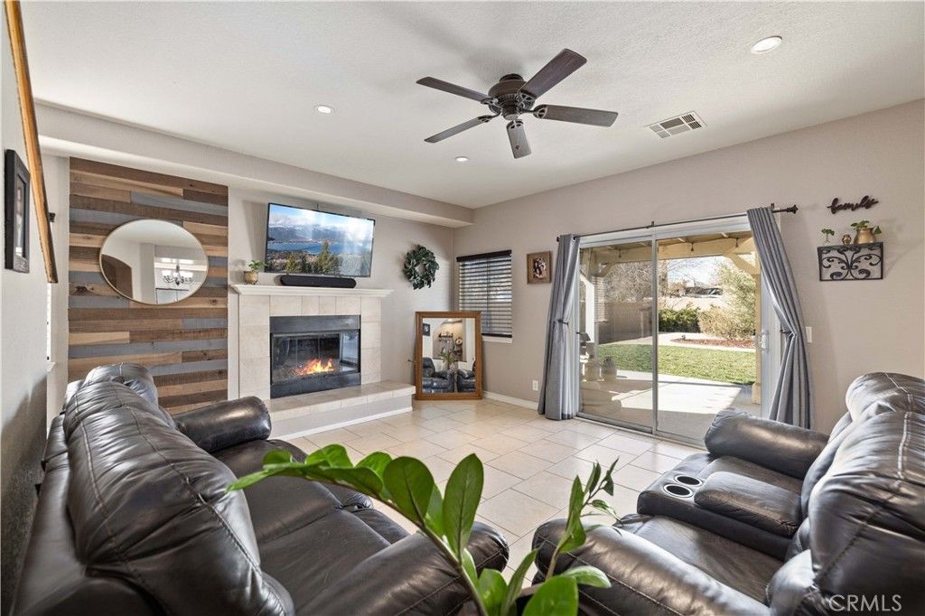 Image 20 of property listing at 44235 Westridge, Lancaster, CA 93536