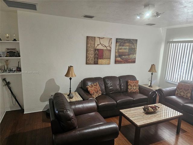 1020 SW 33rd Ave, Miami, FL 33135