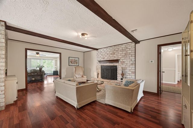 306 W Castle Harbour Drive, Friendswood, TX 77546