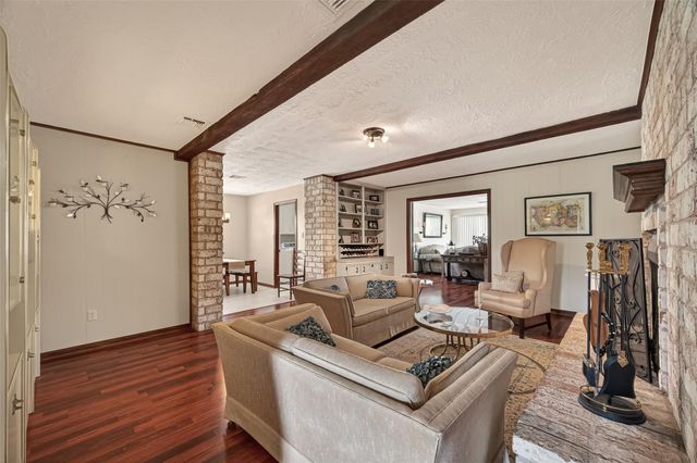 306 W Castle Harbour Drive, Friendswood, TX 77546