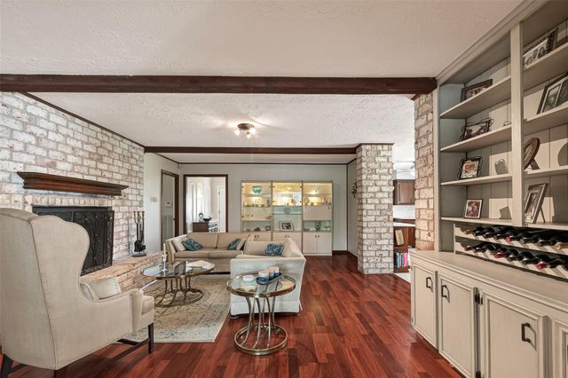 306 W Castle Harbour Drive, Friendswood, TX 77546