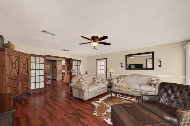 306 W Castle Harbour Drive, Friendswood, TX 77546