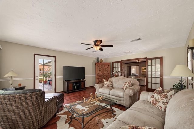 306 W Castle Harbour Drive, Friendswood, TX 77546