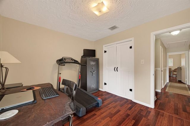 306 W Castle Harbour Drive, Friendswood, TX 77546