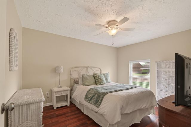 306 W Castle Harbour Drive, Friendswood, TX 77546