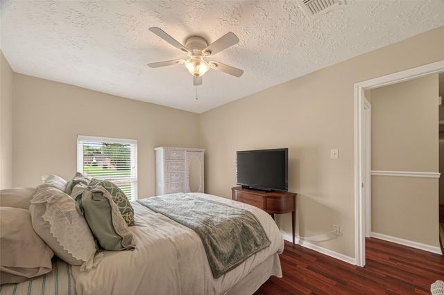 306 W Castle Harbour Drive, Friendswood, TX 77546